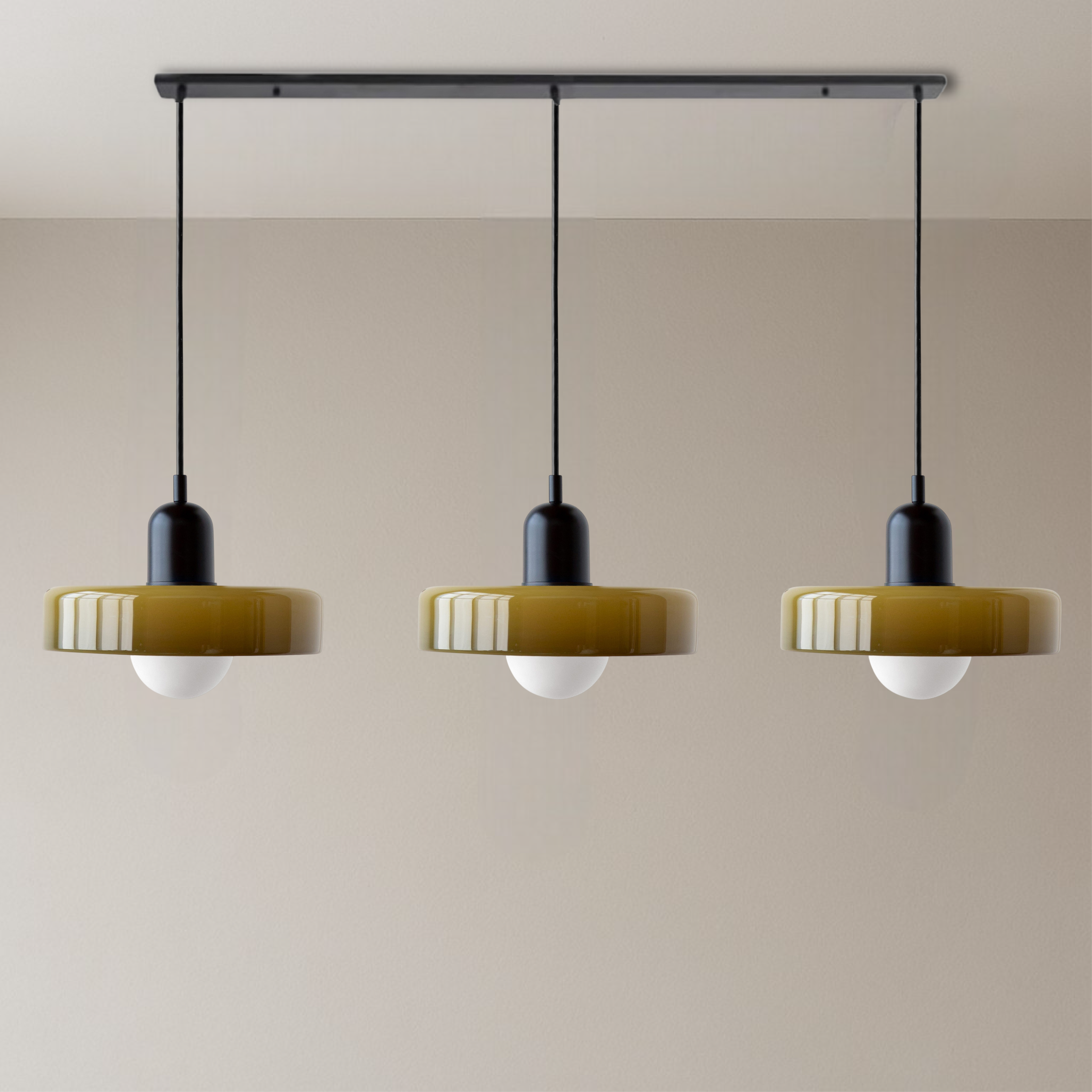 Lampada a sospensione Bauhaus a 3 teste in vetro colorato