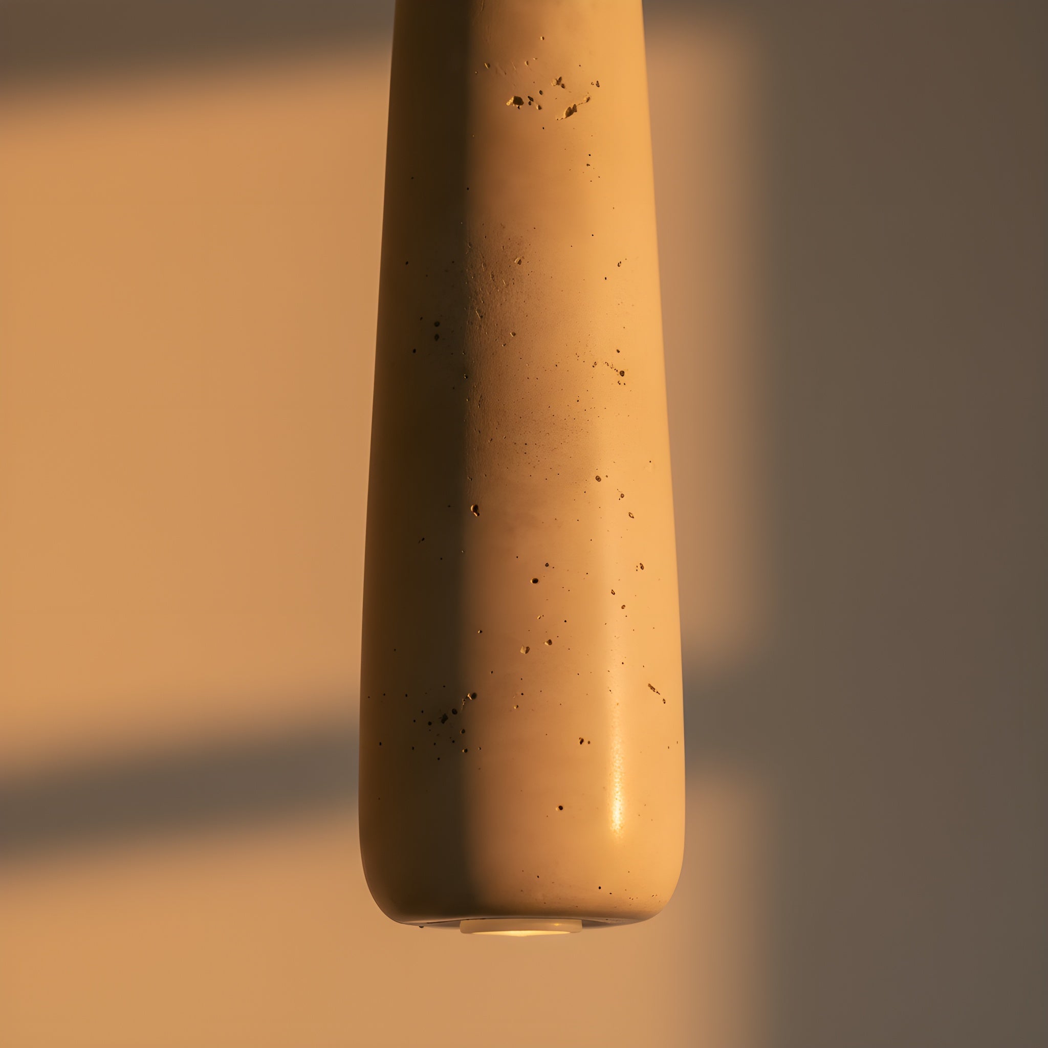 Lampada a sospensione a forma di matita