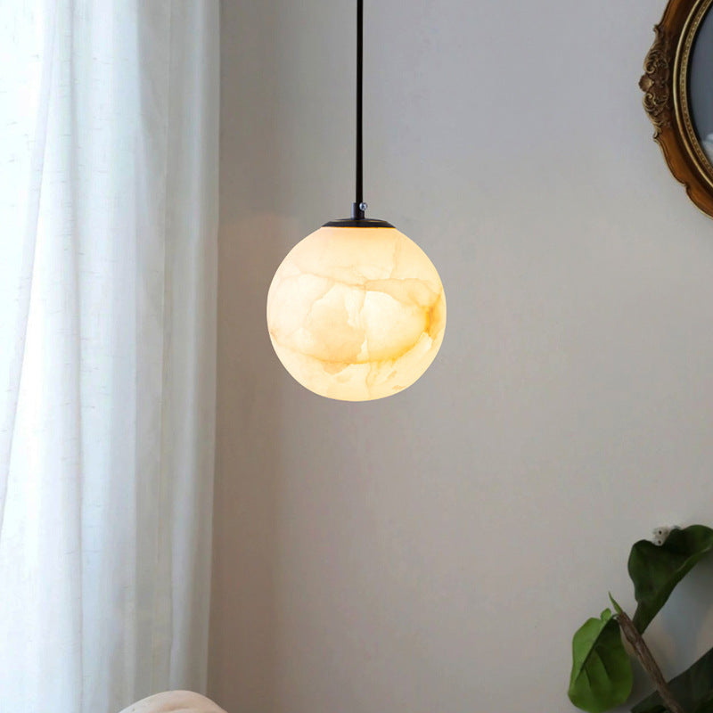 Lampada sospesa in marmo sferico