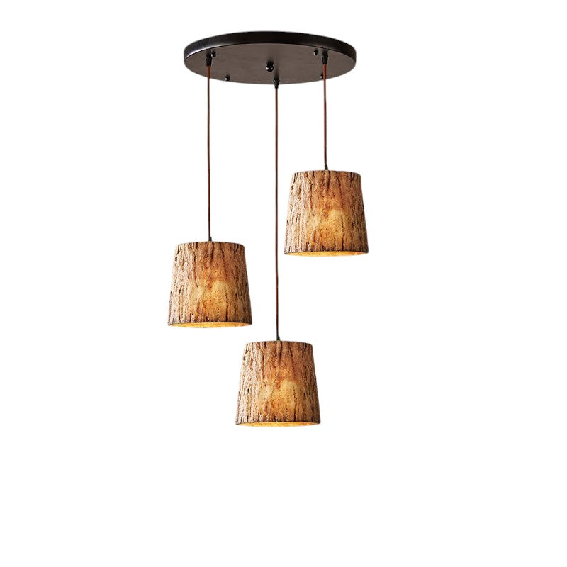 Lampada a sospensione in tronchi di legno