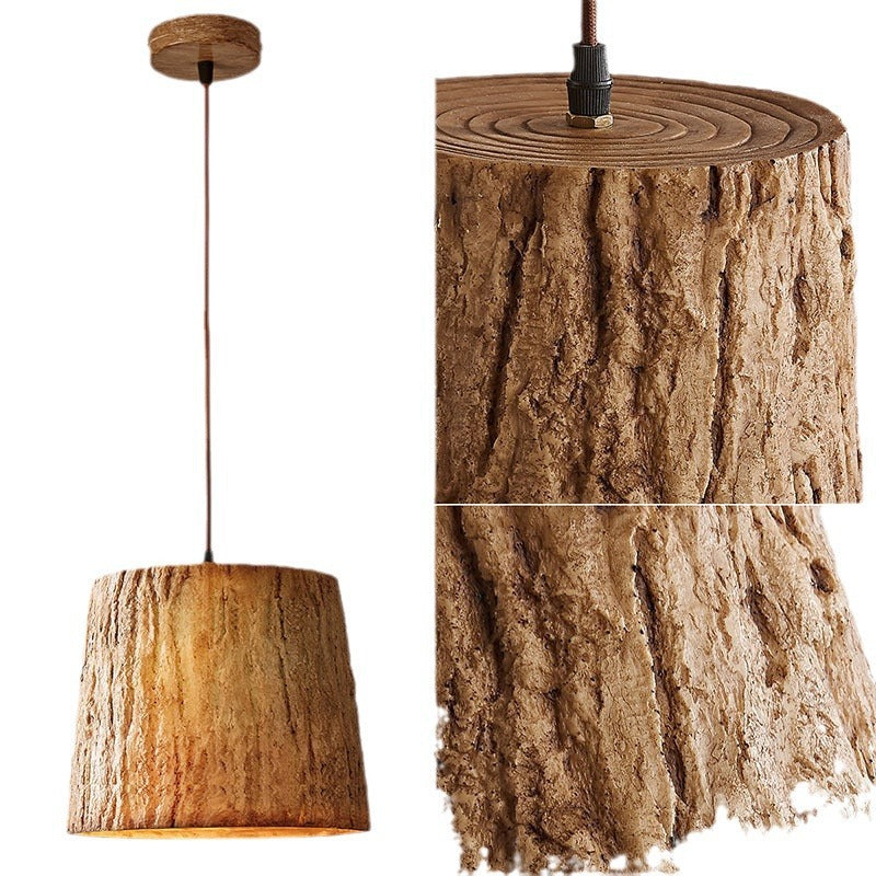Lampada a sospensione in tronchi di legno