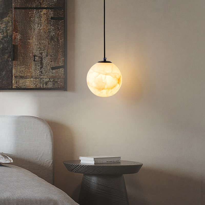 Lampada sospesa in marmo sferico