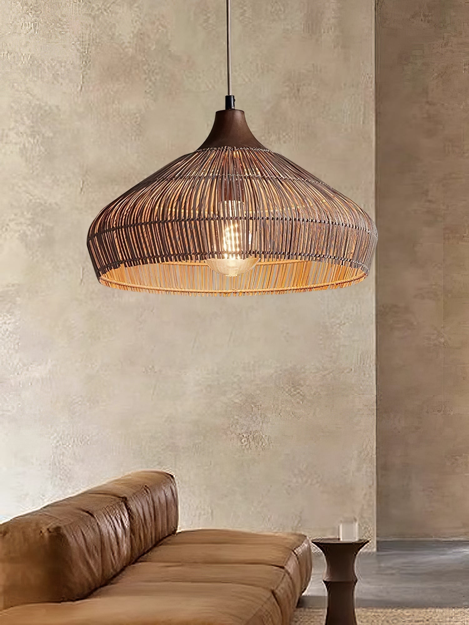 Lampada sospesa in vimini e rattan