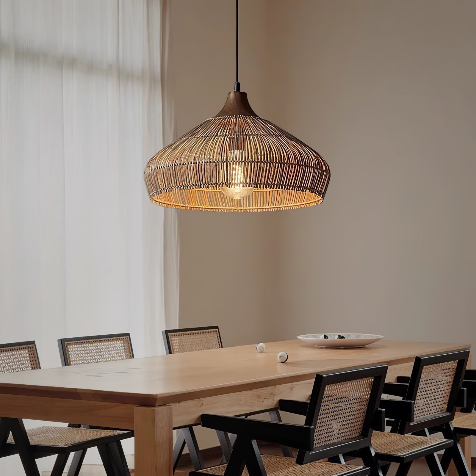 Lampada sospesa in vimini e rattan
