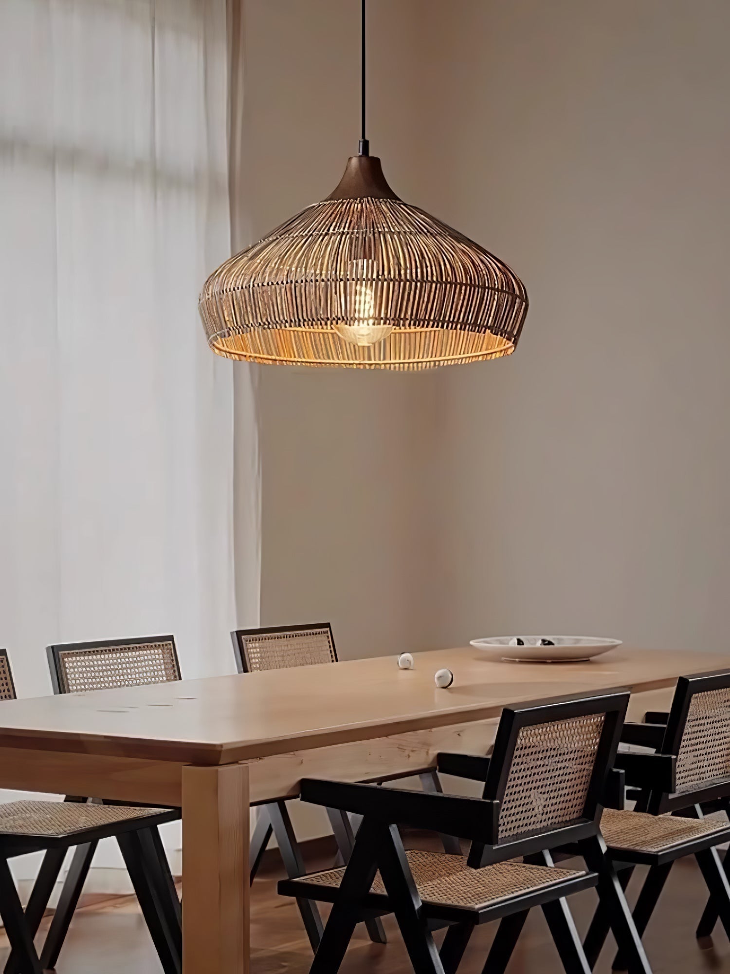 Lampada sospesa in vimini e rattan