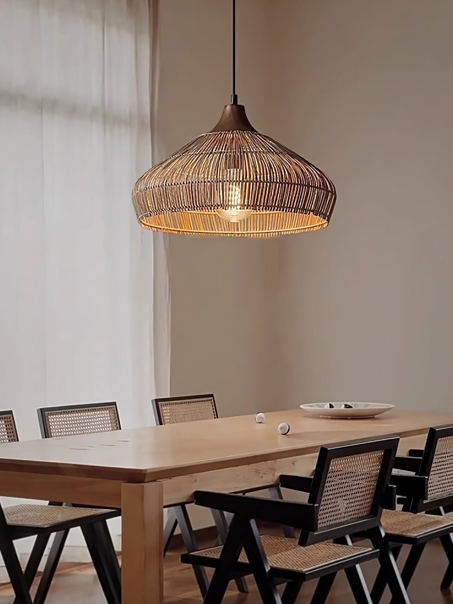 Lampada sospesa in vimini e rattan
