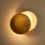 Applique Murale - Arte Scandinava Moderna a forma di eclisse.